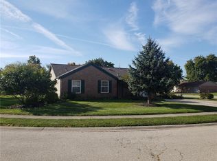 2 Navaho Ct, Tipp City, OH 45371