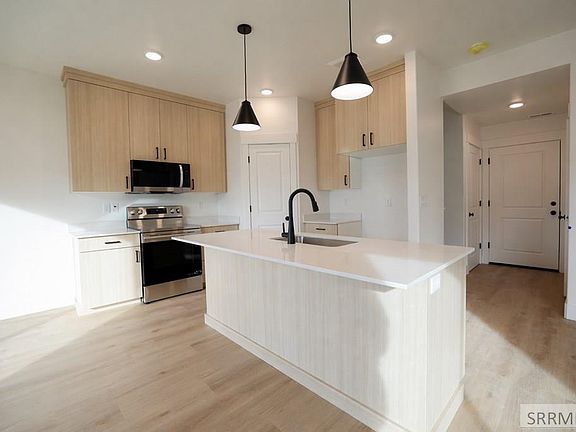 4th image of 1084 Sharra Ave #4