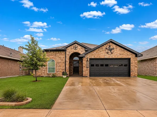 1240 Camden Yard Dr, Burleson, TX 76028