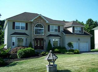 1017 Summit Woods, New Windsor, NY 12553