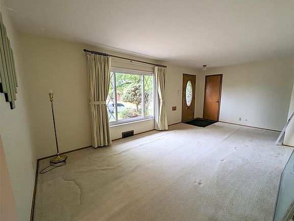 4th image of 9507 Sophine Ln