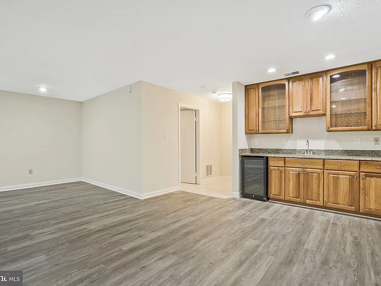 6366 Brampton Ct — Photo 18