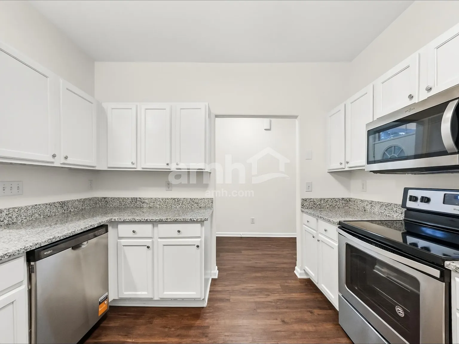 4 bed, 2.5 bath, 1856 sqft, $2,415 — Photo 4
