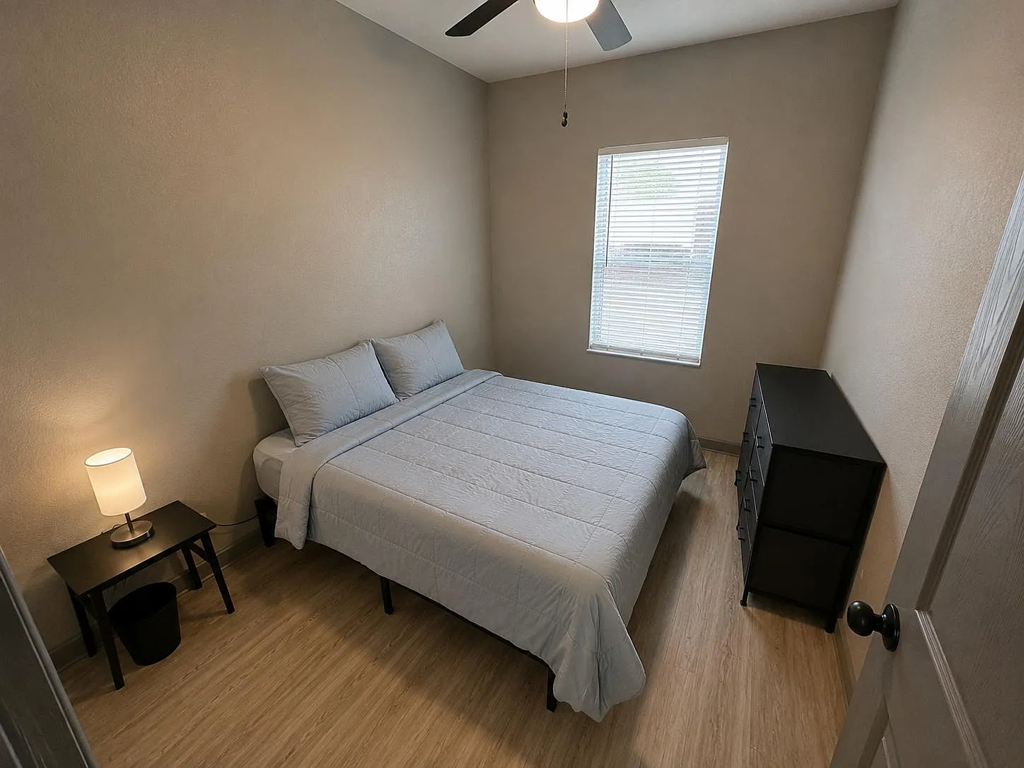 4 bed, 6.0 bath, 1092 sqft, $979 — Photo 1