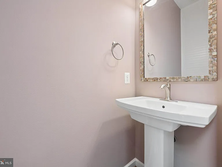 110 Bedrock Dr — Photo 6