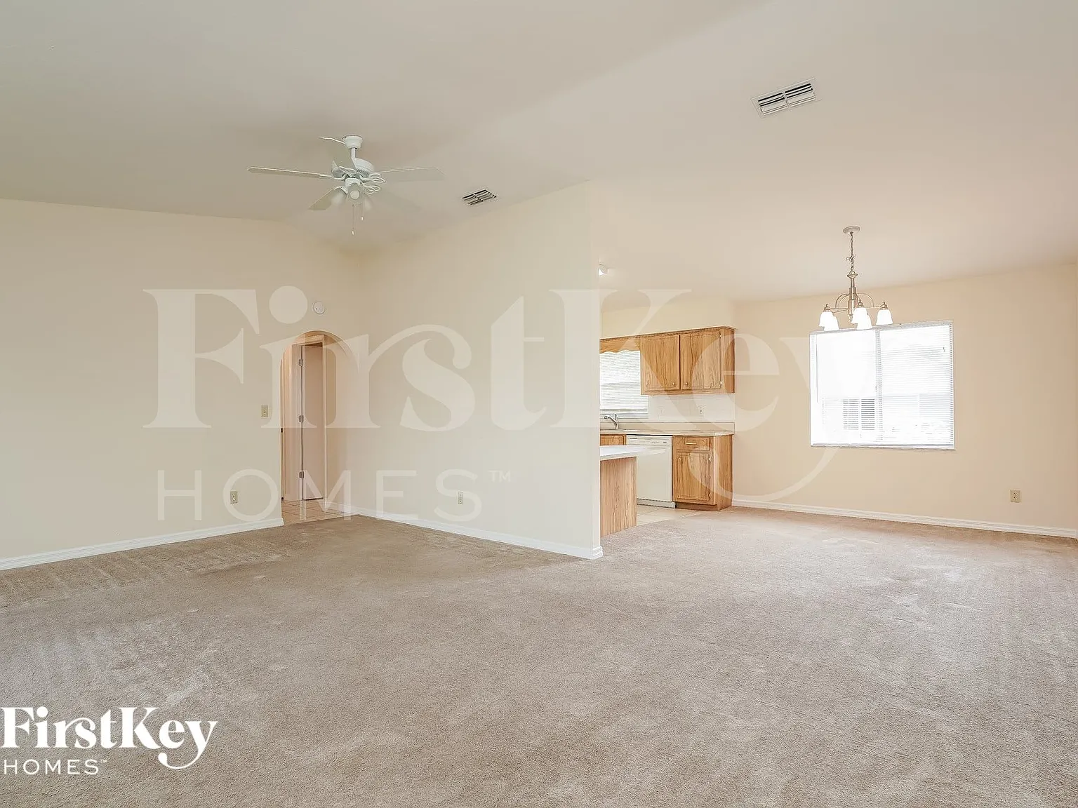 3 bed, 2.0 bath, 1400 sqft, $2,370 — Photo 3