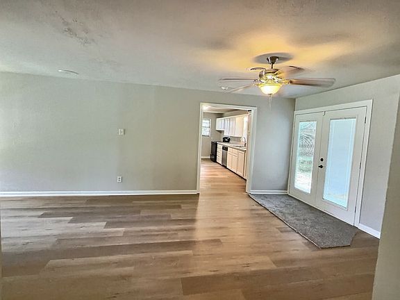 3rd image of 111 Doris Dr