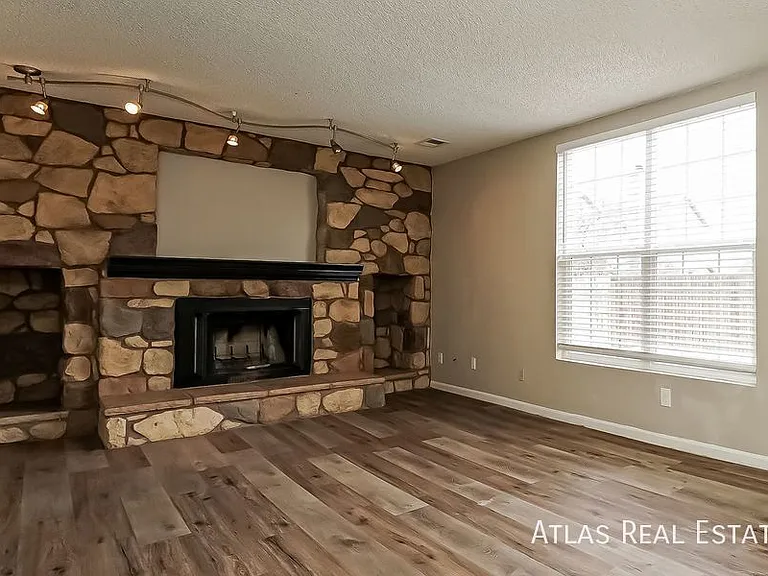 4324 N Liverpool Ct — Photo 8