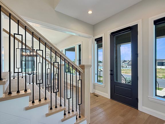 4th image of 547 W Peak View Ln