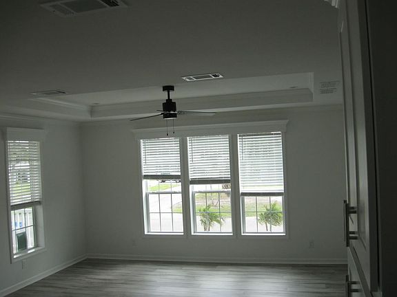 3rd image of 7 Flamboyant St