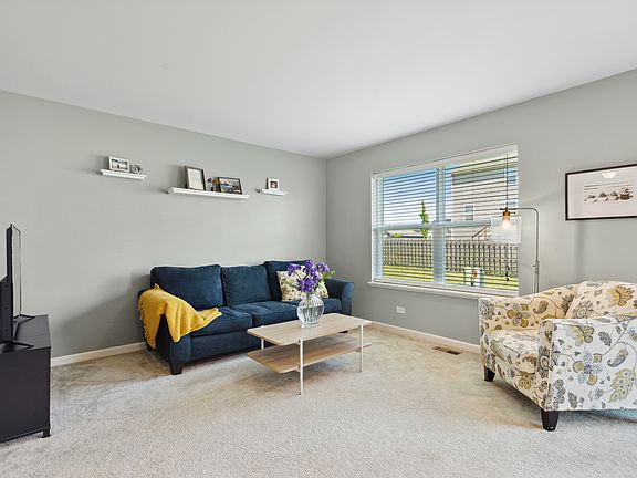 4th image of 211 Wildmeadow Ln