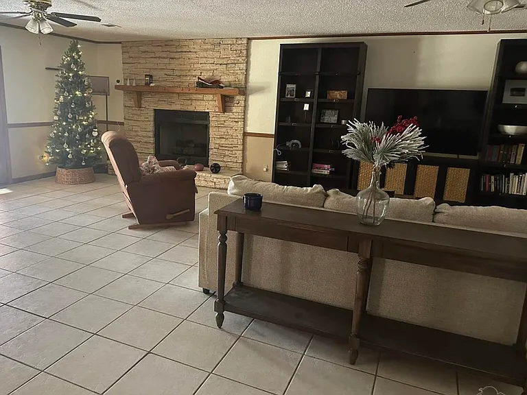 3132 Waterview Dr — Photo 4