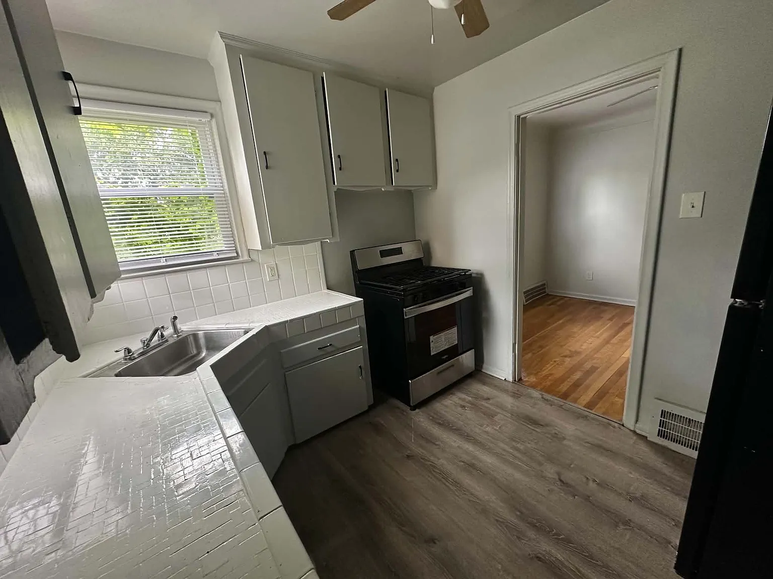 2 bed, 1074 sqft, $1,050 — Photo 2