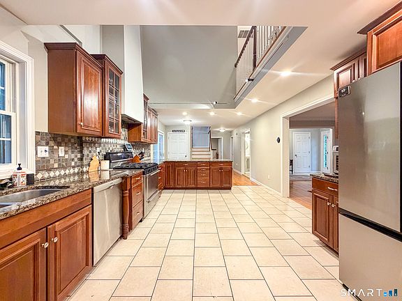 3rd image of 662 Coleman Road
