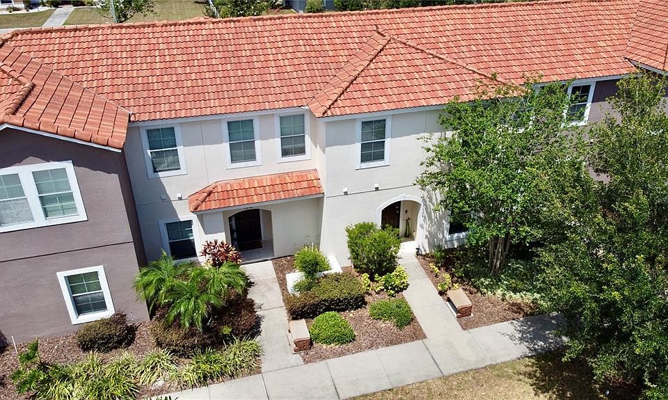 1st image of 1020 LAS FUENTES DRIVE