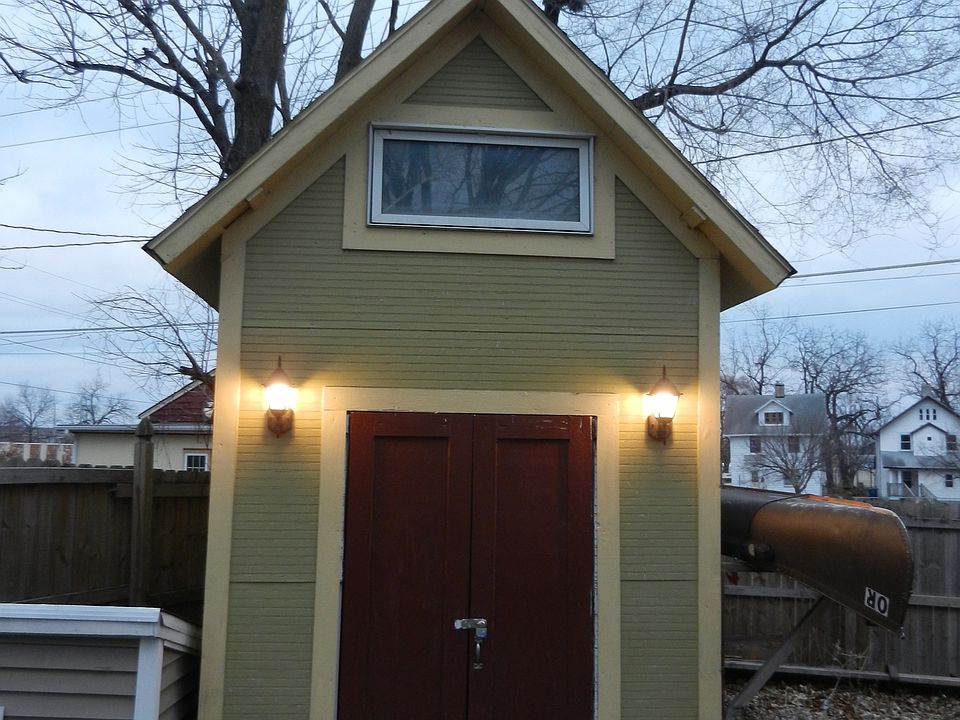 8X10 ft shed w\ playhouse