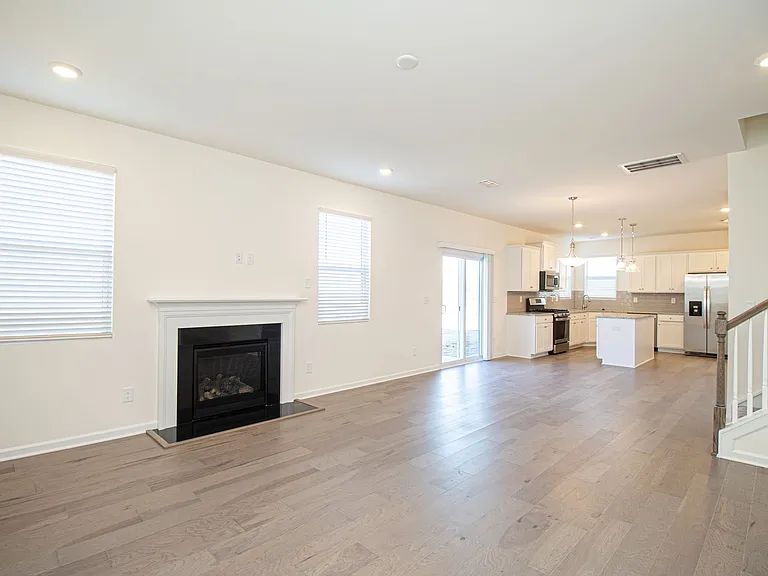 1528 Felthorpe Way — Photo 9