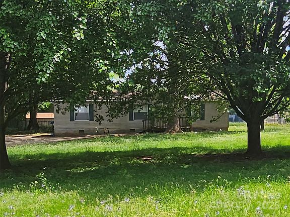 2nd image of 1001 Bexley Ln