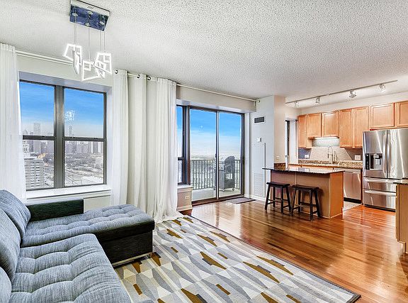 2nd image of 1717 S Prairie Ave APT 1904