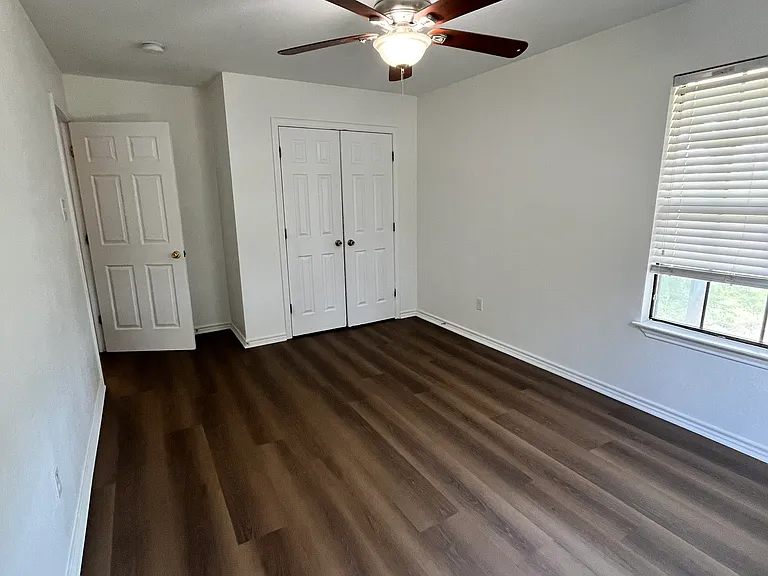1303 Lovers Ln — Photo 12