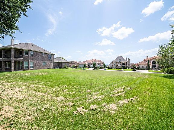 5th image of 450 Edgewood Dr