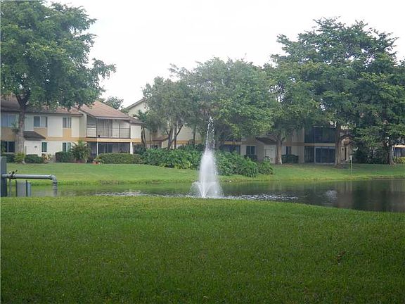 5th image of 101 Gardens Dr APT 202