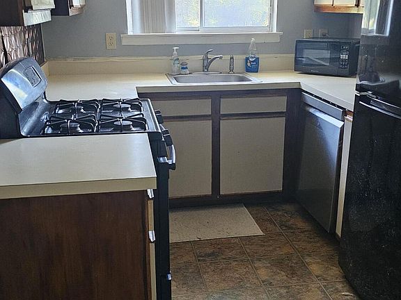 3rd image of 4 Spring Meadow Drive