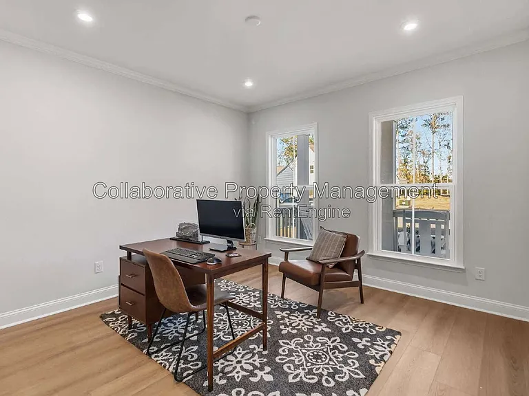 109 Sandy Bend Dr — Photo 2