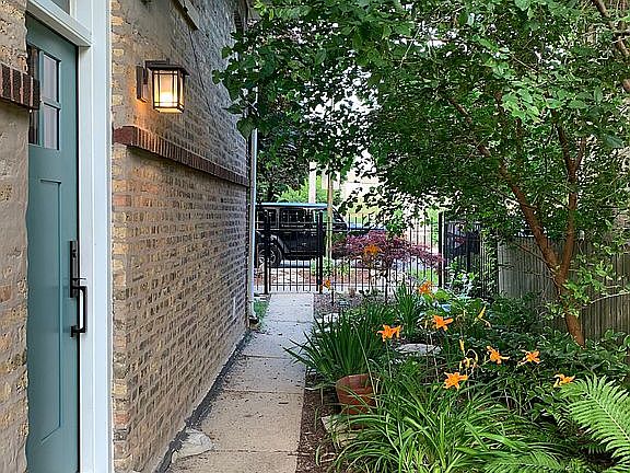 3rd image of 3014 N Whipple St