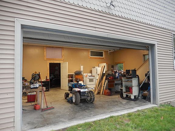 3rd image of 8483 Riverview Dr