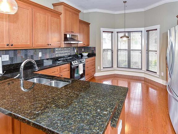 4th image of 2422 Bell Manor Dr SW