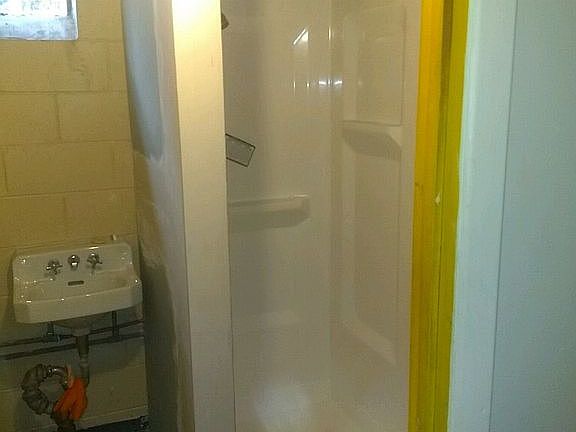Second Floor Bathroom (FULL)