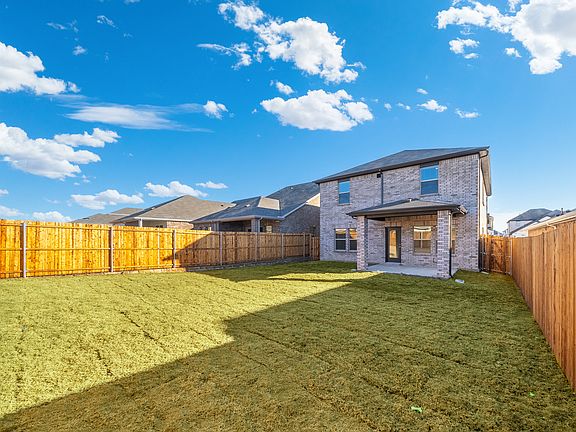 5th image of 606 Lullaby Ln