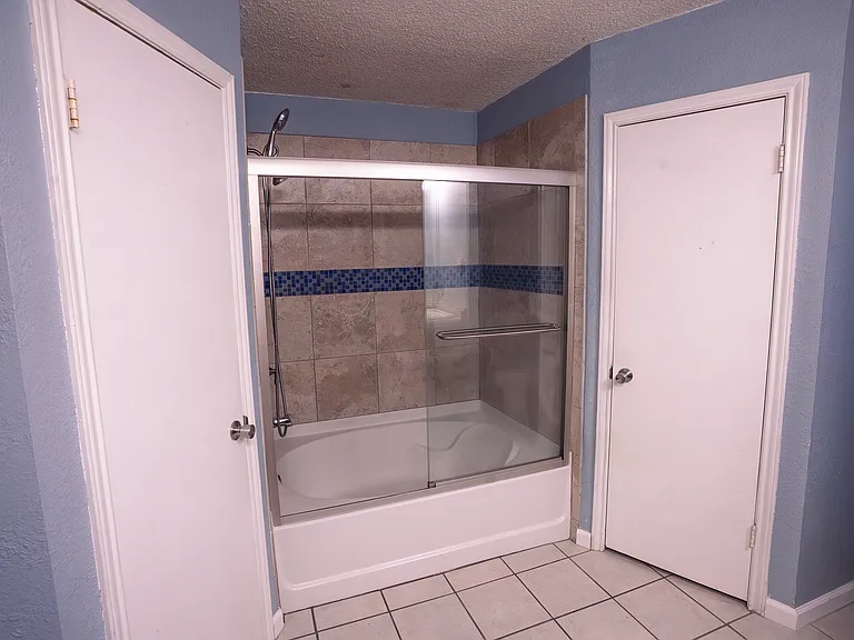 9904 Briar Ridge Dr — Photo 11