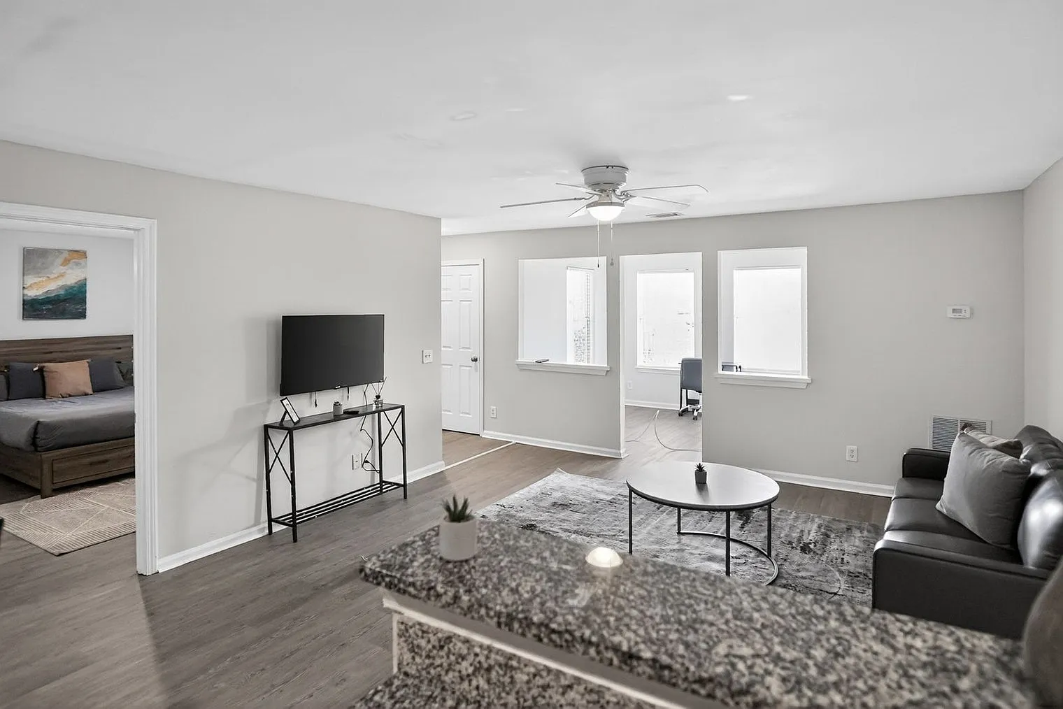 2 bed, 2.0 bath, 12647 sqft, $2,307 — Photo 4