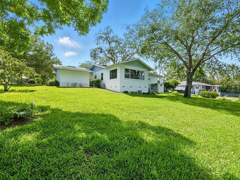 1426 Crestview Dr — Photo 30