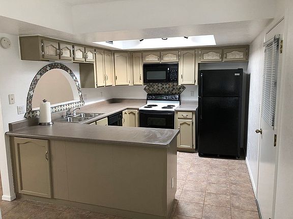 2nd image of 225 E Calle Zafiro