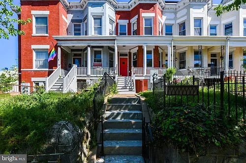 104 R St NE #A Photo 1