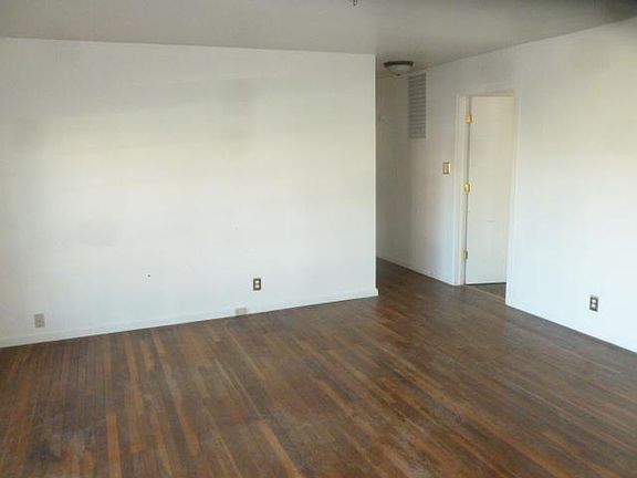 4th image of 5713 W 71st St