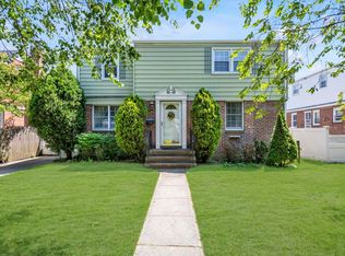 154 Strattford Rd, New Hyde Park, NY 11040