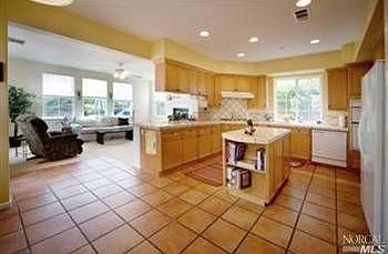 5th image of 22 Greenham Ct