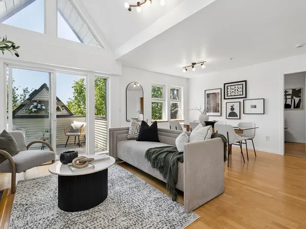 1915 Georgia St E #Penthouse 2, Vancouver, BC V5L 2B7