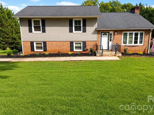 1984 Crestdale Ln, Newton, NC 28658