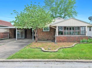 215 3rd St, Buffalo, IA 52728