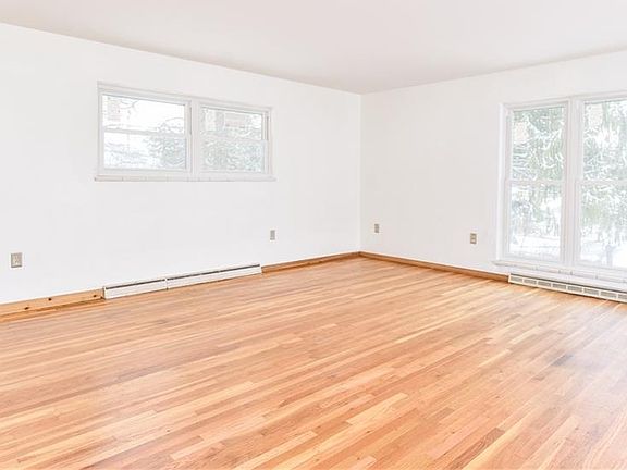 5th image of 49211 N Meadowbrook Cir