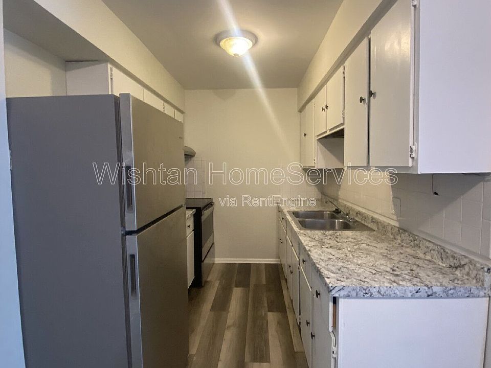 1st image of 217 N Charleston Blvd APT 6