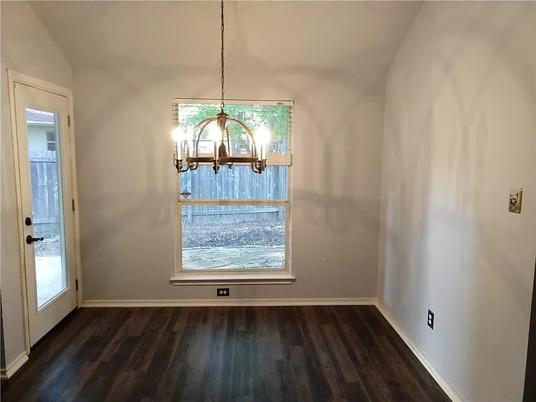 1007 Russwood Cv — Photo 9