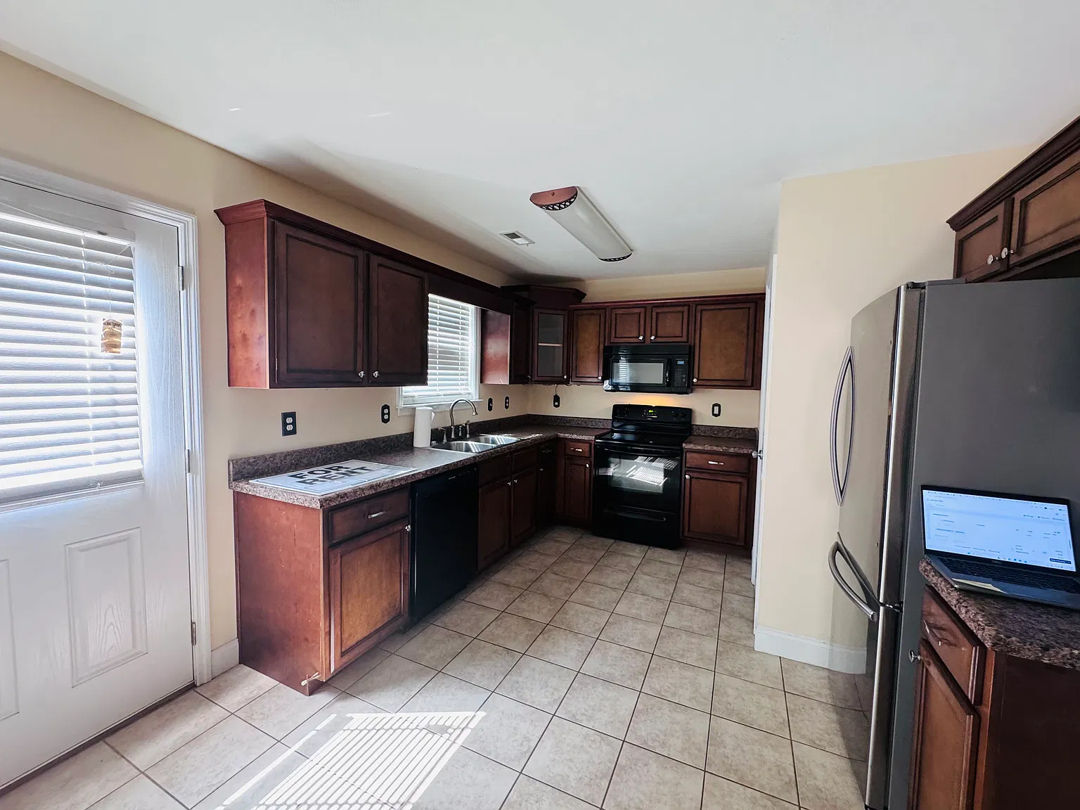3 bed, 2000 sqft, $1,950 — Photo 4