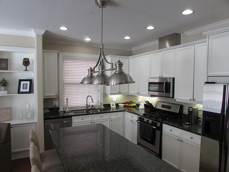 1355 N Mohawk St #1N — Photo 3