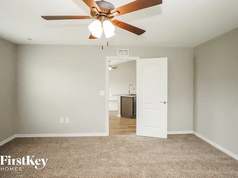 444 Lanham Dr — Photo 7